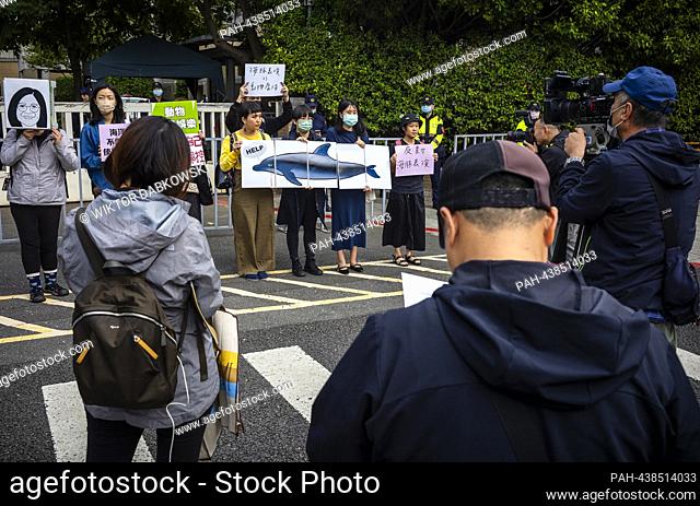 Activists hold signs protesting dolphin performances outside the Executive Yuan in Taipei, Taiwan on 13/12/2023 calling for the government to ban whale and...