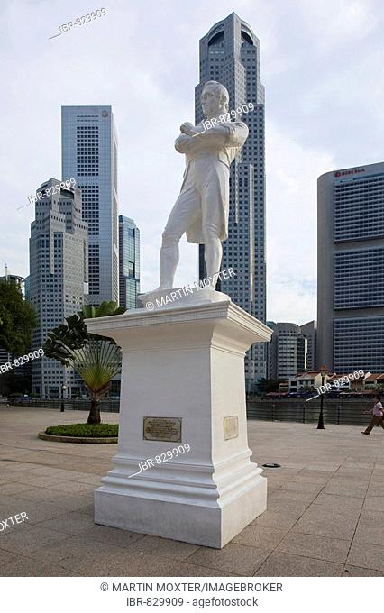 Statue of Sir Thomas Stamford Raffles, founding father of the city, Financial District backdrop, Singapore River, Singapore