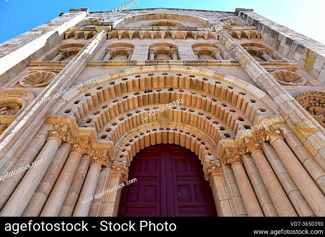 Zamora city, cathedral (romanesque 12th century). Bishop portico. Castilla y Leon, Spain