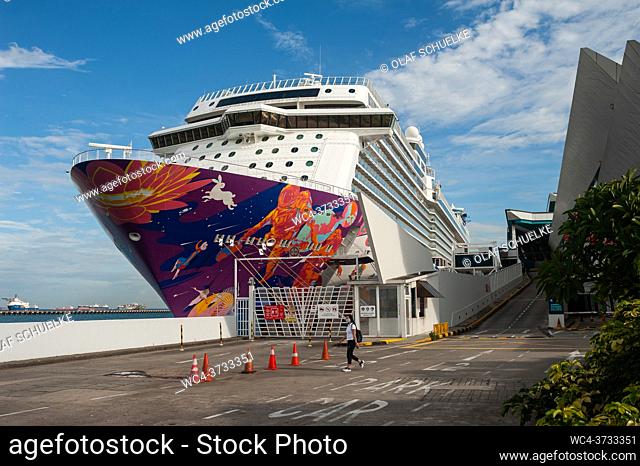 Singapore, Republic of Singapore, Asia - The World Dream cruise ship, from Genting cruise lines, operated under the Dream Cruise brand is moored at the Marina...