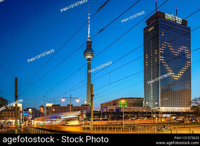 07.04.2020, the Park Inn by Radisson Hotel on Alexanderplatz in Berlin, like all other hotels at the moment, may not be open for regular operation due to the...