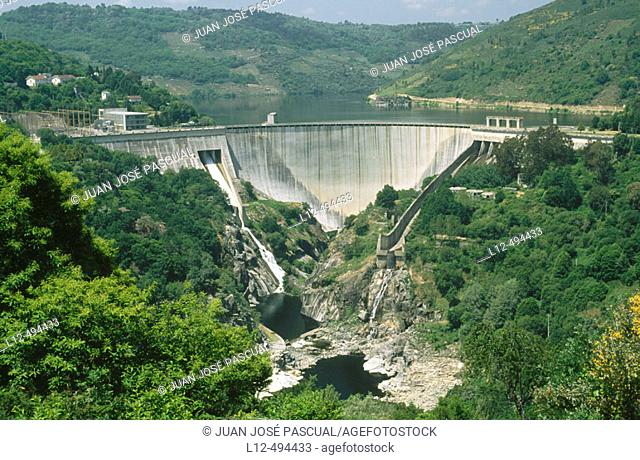 Belesar dam, Chantada. Lugo province, Galicia, Spain