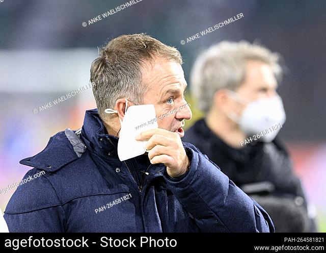coach / federal coach Hans-Dieter ""Hansi"" FLICK (GER) takes off his mask. Soccer Laenderspiel, World Cup Qualification Group J matchday 9