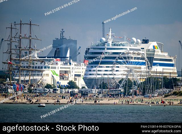 07 August 2021, Mecklenburg-Western Pomerania, Rostock: The cruise ship ""AIDASol"" is moored at the passenger quay during the Hanse Sail and can be seen from...