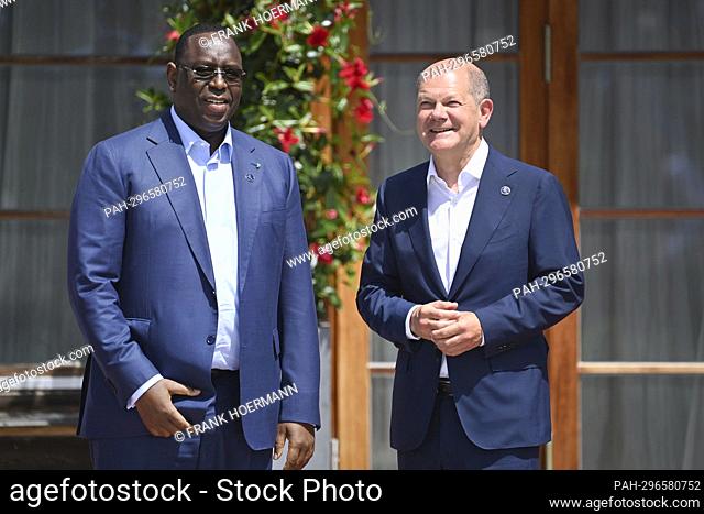 Federal Chancellor Olaf SCHOLZ welcomes Macky Sall, President of Senegal, arrivals of outreach guests at Elmau Castle; Welcome by the Federal Chancellor on June...