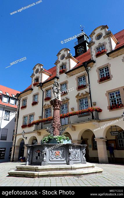 Marktbrunnen vor dem historischen Rathaus Sigmaringen, Baden-Württemberg, Deutschland