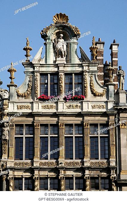 DETAIL OF A HOUSE FACADE, GRAND PLACE MAIN SQUARE, BRUSSELS, BELGIUM