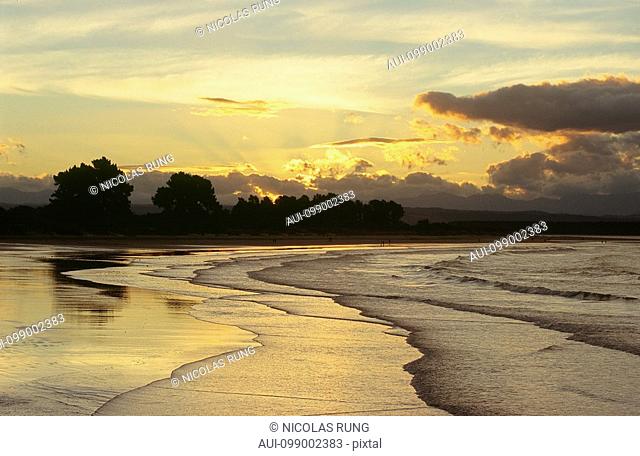 New Zealand - South Island - Nelson - Tahunanui Beach - Rising tide