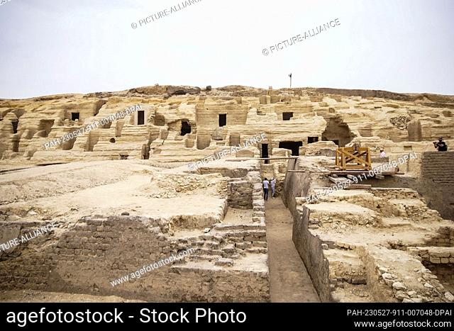 27 May 2023, Egypt, Saqqara: A general view of the tombs in the Saqqara necropolis. Photo: Ziad Ahmed/dpa. - Saqqara/Giza/Egypt