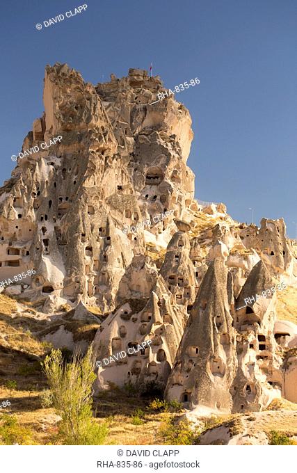 The town of Orchisar, showing the old tunneled houses dug into the volcanic rock, Cappadocia, Anatolia, Turkey, Asia Minor, Eurasia