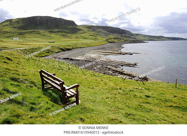 Bench at Northern Coast of Trotternish Peninsula, Isle of Skye, Scotland, Great Britain / Bank an der Nordküste der Trotternish Halbinsel, Isle of Skye