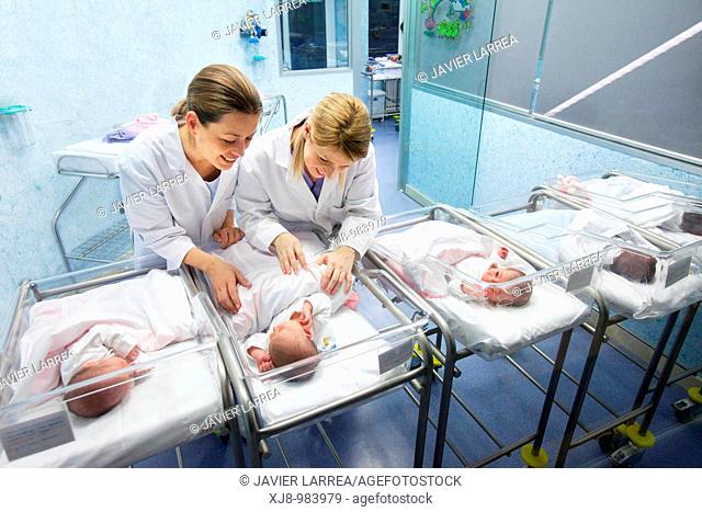 Nurses and newborn babies, child-care unit, pediatrics. Hospital Policlinica Gipuzkoa, San Sebastian, Donostia, Euskadi, Spain