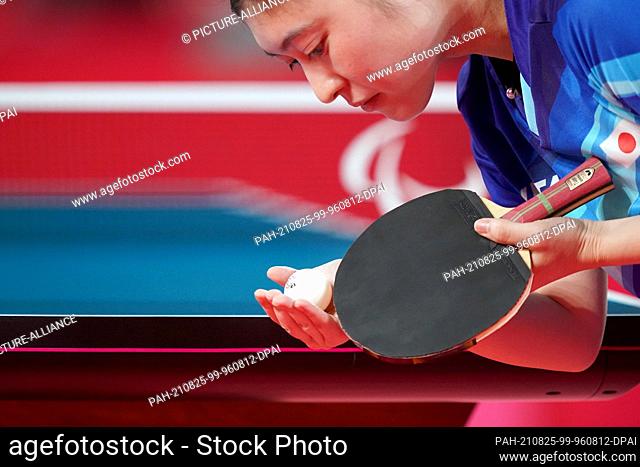 25 August 2021, Japan, Tokio: Paralympics: Para table tennis, preliminary matches, singles, Takeuchi (Japan) - Partyka (Poland), at Tokyo Metropolitan Gymnasium