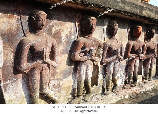 Sukhothai (Thailand): bas-relief at the Wat Mahathat