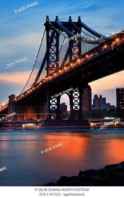 USA, New York, Manhattan Bridge at dusk, view from Brooklyn, East River and Manhattan Skyline