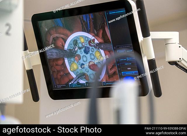 10 November 2021, Mecklenburg-Western Pomerania, Stralsund: In the outpatient operating room, there is a ""da Vinci Xi"" surgical robot