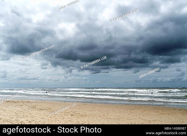 Netherlands, Texel, west coast, bathing beach near De Koog, clouds and waves
