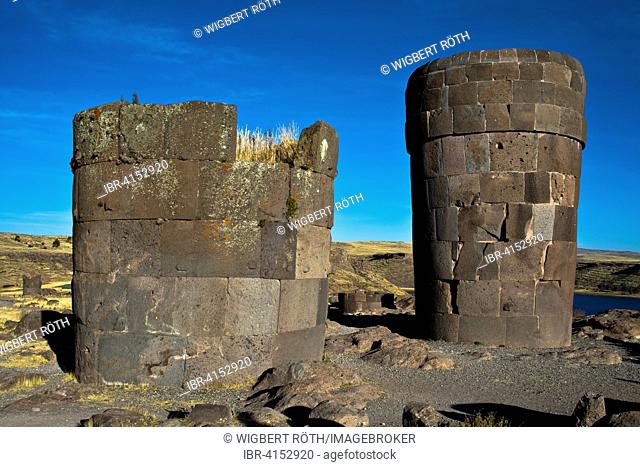 Grave towers of Sillustani, also Chullpas, funeral towers of the Aymara Indians, Colla culture, Umayo Lake, Sillustani, Puno Region, Lake Titicaca, South Peru