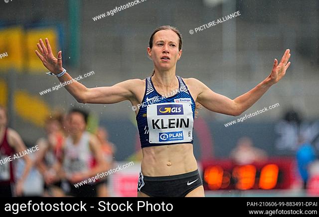 06 June 2021, Lower Saxony, Brunswick: Athletics: German Championship, 1500m, Women: Hanna Klein in action. Photo: Michael Kappeler/dpa