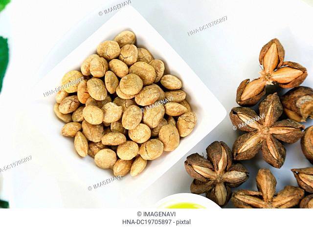 Sacha Inche Nuts