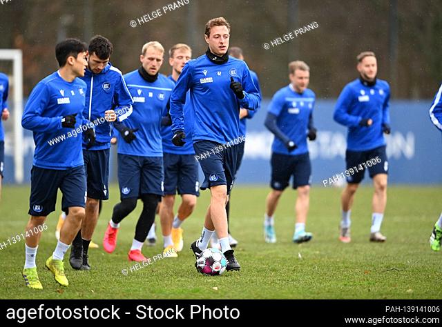 Robin Bormuth (KSC) warming up- GES / Soccer / 2. Bundesliga: Karlsruher SC - Training, 22.01.2021 Football / Soccer: 2. Bundesliga: KSC Training, Karlsruhe