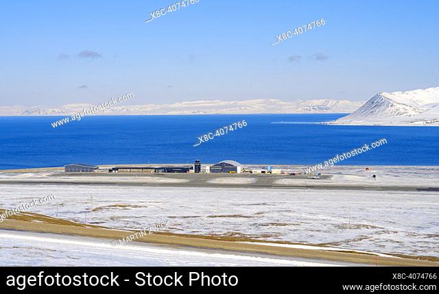 Der Flughafen. Longyearbyen, die Hauptstadt von Svalbard auf der Insel Spitzbergen im Spitzbergen Archipel. Arktis, Europa, Skandinavien, Norwegen, Spitzbergen