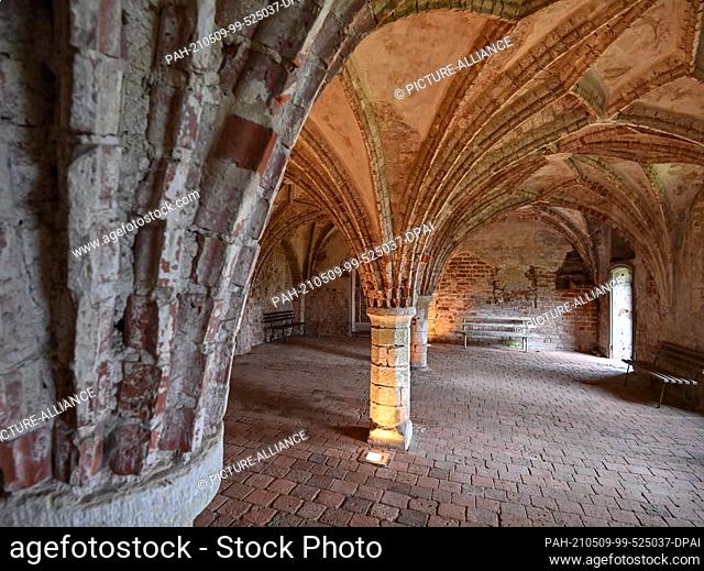 30 April 2021, Brandenburg, Altfriedland: The refectory with its Gothic star-ribbed vault from Altfriedland Monastery. The former monasteries of Lehnin
