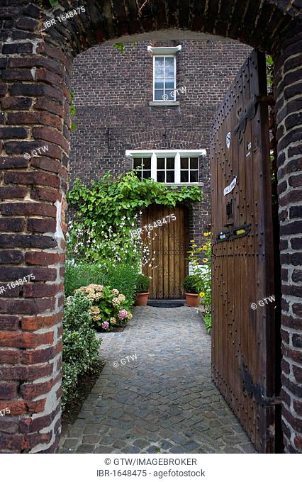 House door, Sint Amandsberg Beguinage, Unesco World Heritage Site, church, Gent, Belgium, Europe