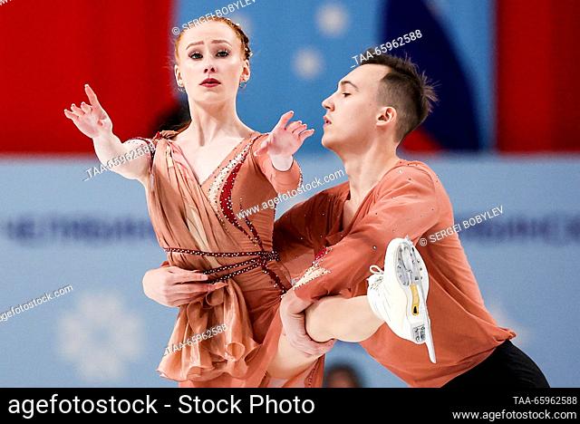 RUSSIA, CHELYABINSK - DECEMBER 21, 2023: Pair skaters Yelizaveta Osokina and Artyom Gritsayenko perform during a pairs' short programme event as part of the...