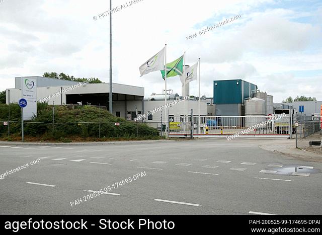25 May 2020, Netherlands, Groenlo: Flags are waving at an entrance to the premises of the food manufacturer Vion in Groenlo, the Netherlands