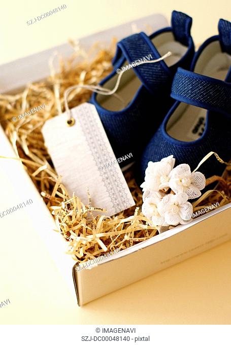 Baby shoes gift