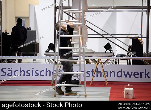 08 January 2020, Saxony, Dresden: Stand builders are on the verge of a press conference on the occasion of the upcoming ""room+style"" trade fair in an...