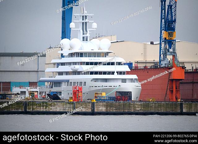06 December 2022, Hamburg: The super yacht ""Shackleton"" is moored on the Elbe at the Blohm+Voss shipyard in Hamburg harbor