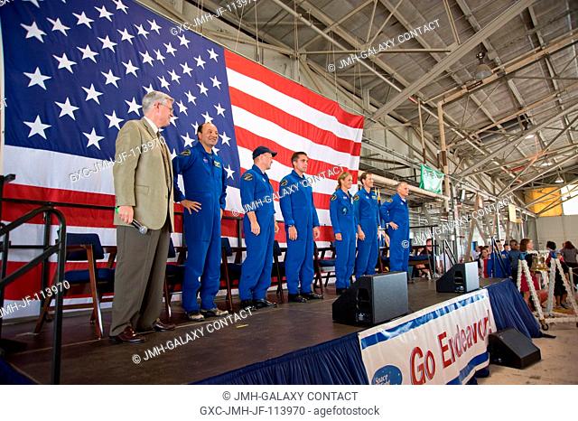 NASA's Johnson Space Center (JSC) director Michael L. Coats (far left) and the STS-127 crew are pictured at the STS-127 crew return ceremony on Aug
