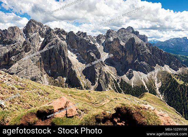Italy, South Tyrol, Dolomites, on the way from the Schlern to the rose garden