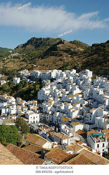 Casares is a tipical white village near Costa del Sol. It seem like a treasure shinning under the strong Andalucian sun