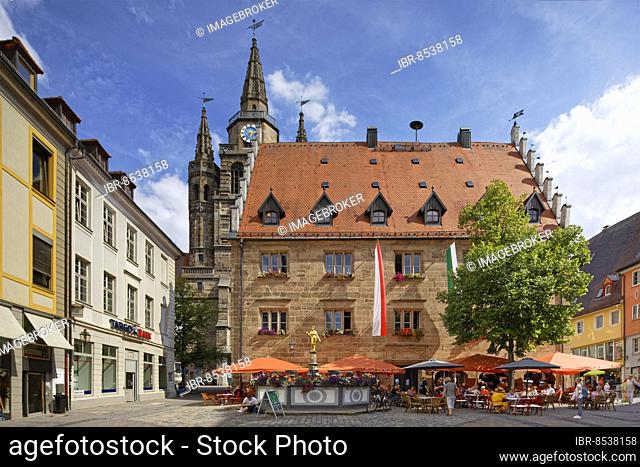 In front Margrave Friedrich Wilhelm Fountain, behind it parasols and town house, Gothic style, built in 1532 by master builder Sixtus Kornburger