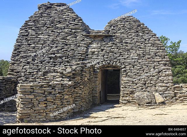 Village des Bories, village of stone huts, open-air museum, Gordes, Vaucluse, Provence-Alpes-Côte dAzur, France, Europe