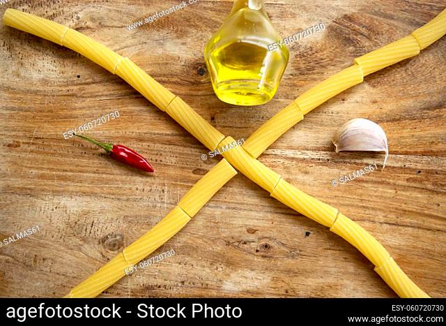 ingredients to prepare pasta garlic olive oil and chilli