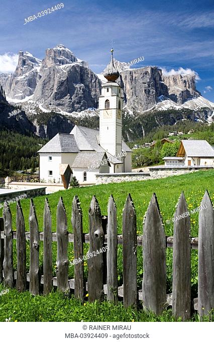 Italy, South-Tyrol, Pescosta, church, mountain scenery, wood-fence, panorama