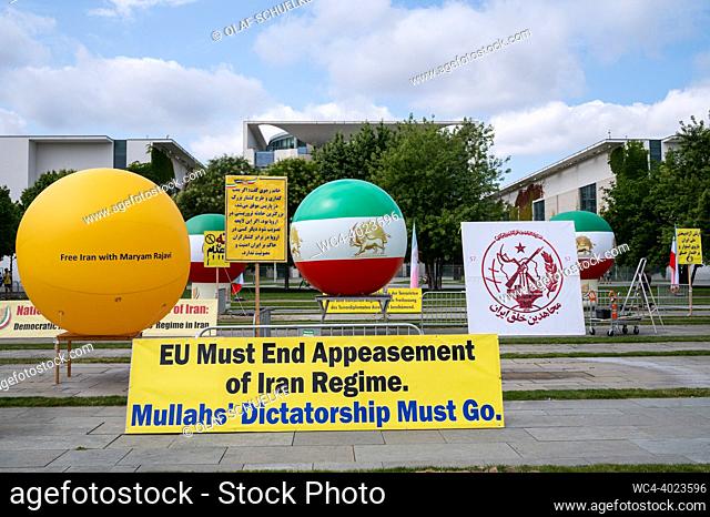 Berlin, Germany, Europe - Preparations for the Free Iran rally for human rights, against the death penalty and for solidarity with the citizen protests in Iran...