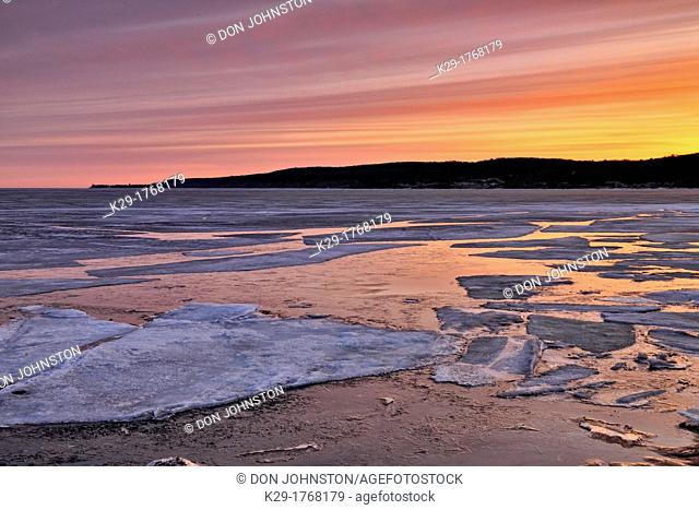 Munising Bay on Lake Superior at dawn, Munising, Michigan, USA