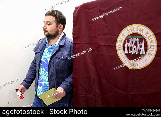 RUSSIA, ISTANBUL - MAY 28, 2023: A voter is seen at a polling station in Saffet Cebi Middle School during a runoff between incumbent president Erdogan of...