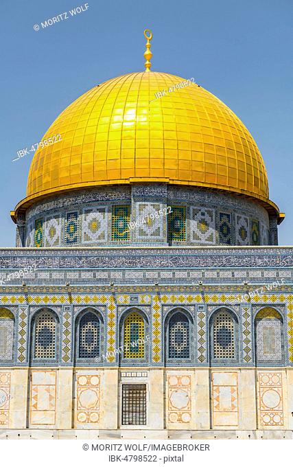 Mosaic decorated facade and golden dome, Dome of the Rock, also Qubbat As-sachra, Kipat Hasela, Temple Mount, Old Town, Jerusalem, Israel