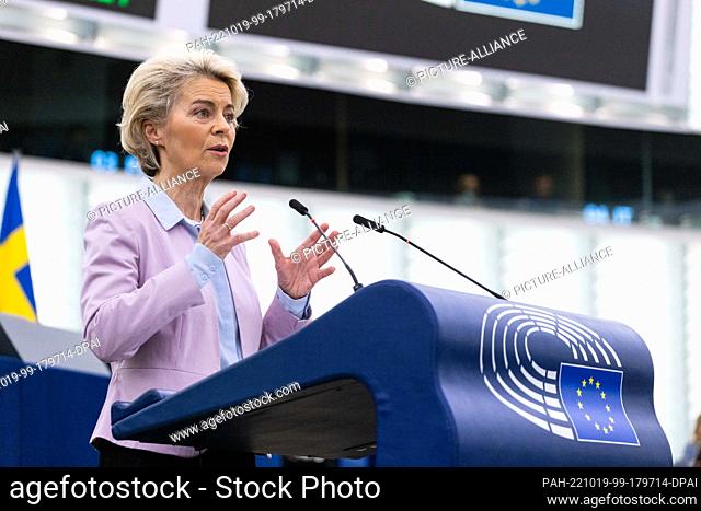 19 October 2022, France, Straßburg: Ursula von der Leyen (CDU, EPP Group), President of the European Commission, stands in the European Parliament building and...