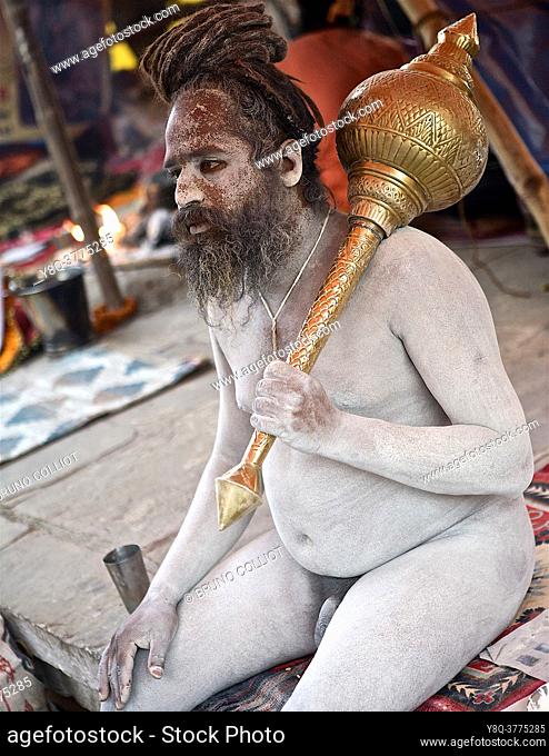 Hanuman Naga baba, body coated with the ashes of the sacred fire for purification on the ghats in benares, awaiting the shivaratri. UP, india