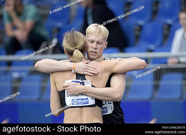 jubilation winner, German champion, Marvin SCHULTE (1st place / SC DHFK Leipzig) hugs the winner of the 100m women Alexandra BURGHARDT (1st place / LG Gendorf...