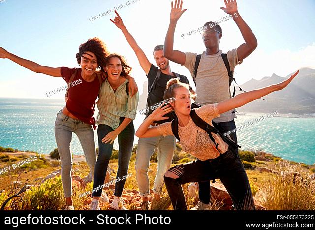 friends, hiking vacation, group picture