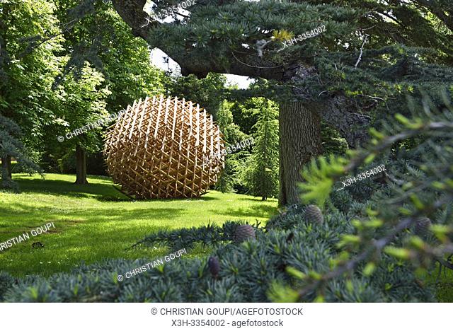 """""Geometrie discursive"", installation de Vincent Mauger, dans le parc historique du Chateau, Domaine de Chaumont-sur-Loire, departement Loir-et-Cher