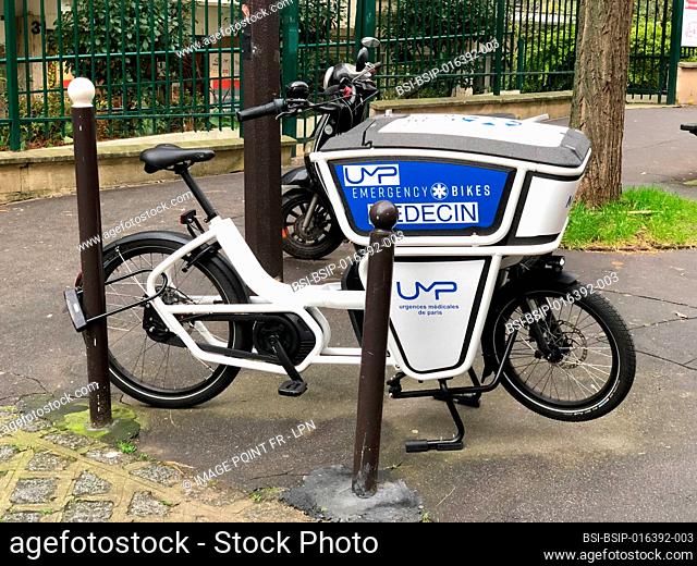 Electrically assisted bicycle for emergency doctors: its trunk can hold 150 liters of medical equipment. An insulated compartment allows the transport of...